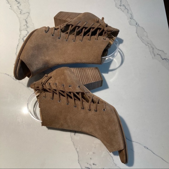 LUCKY BRAND Sz 8 Hartlee Peep Toe Side Lace Up Suede  Booties - Picture 6 of 11